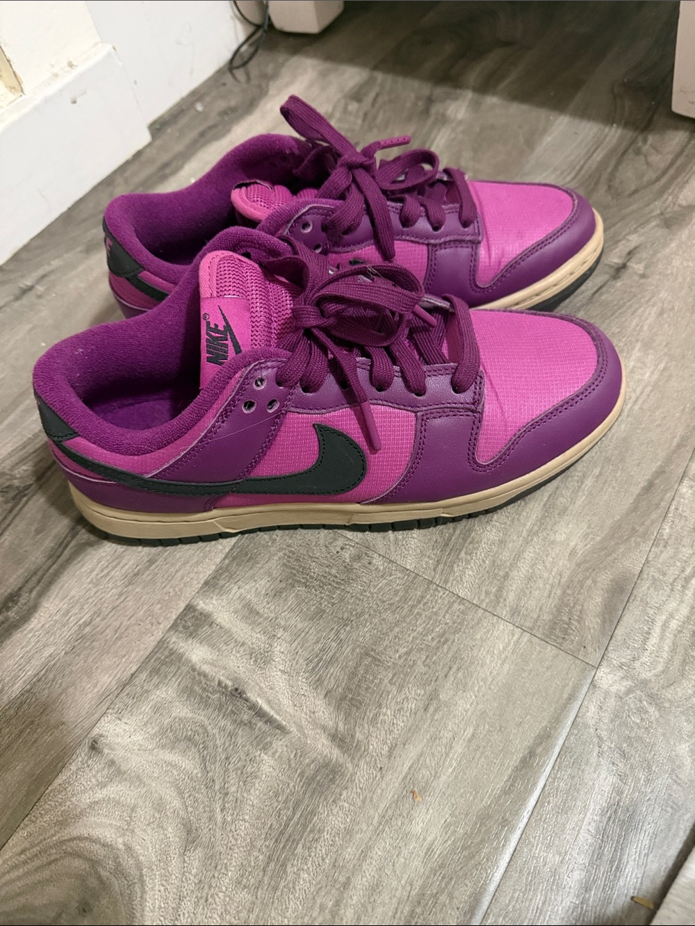 Nike Magenta and Purple Low-Top Sneakers with Black Swoosh